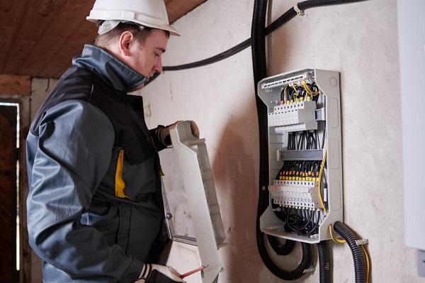  8 Digital Tools That Will Help A Freelance Electrical Contractor 